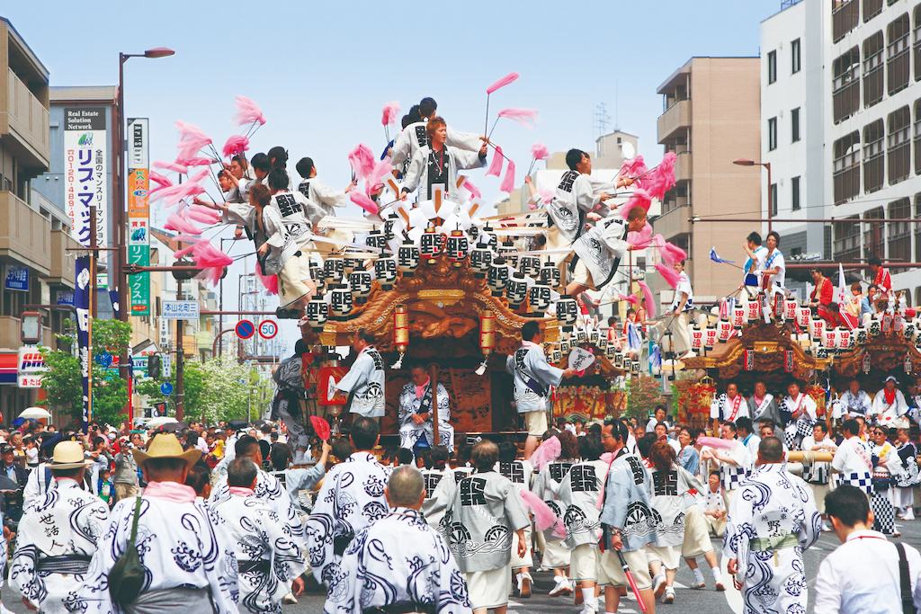 Danjiri Festival float pulled through Kishiwada street at night